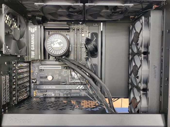 AMD Ryzen 7 9700X und Arctic Liquid Freezer